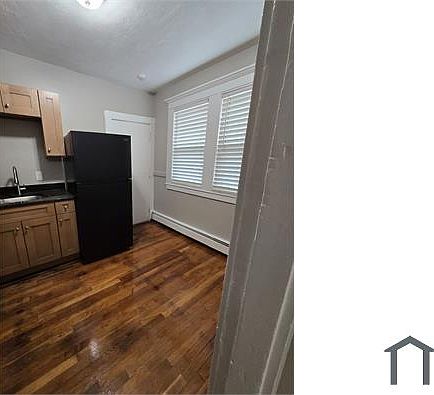 3rd image of 196 Washington St APT 2