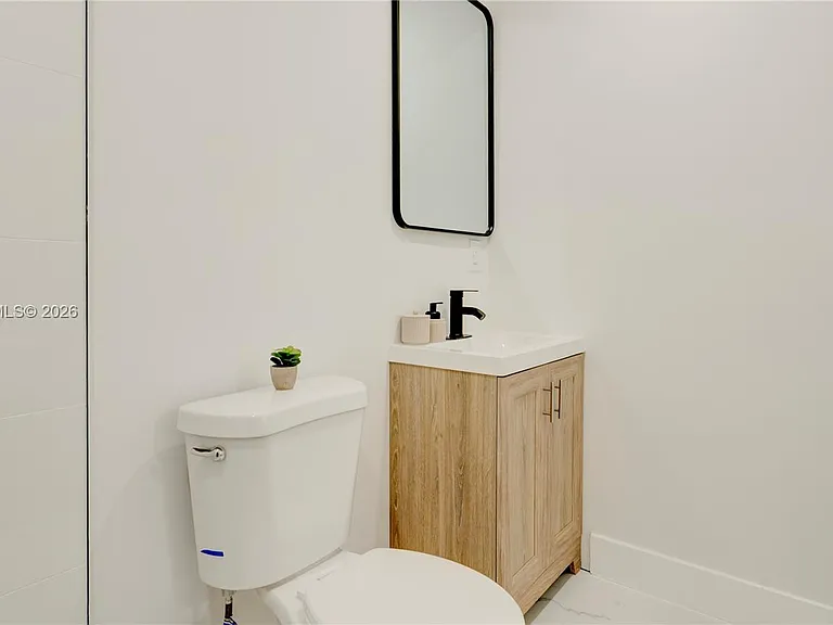 2736 NW 21st Ave — Photo 5