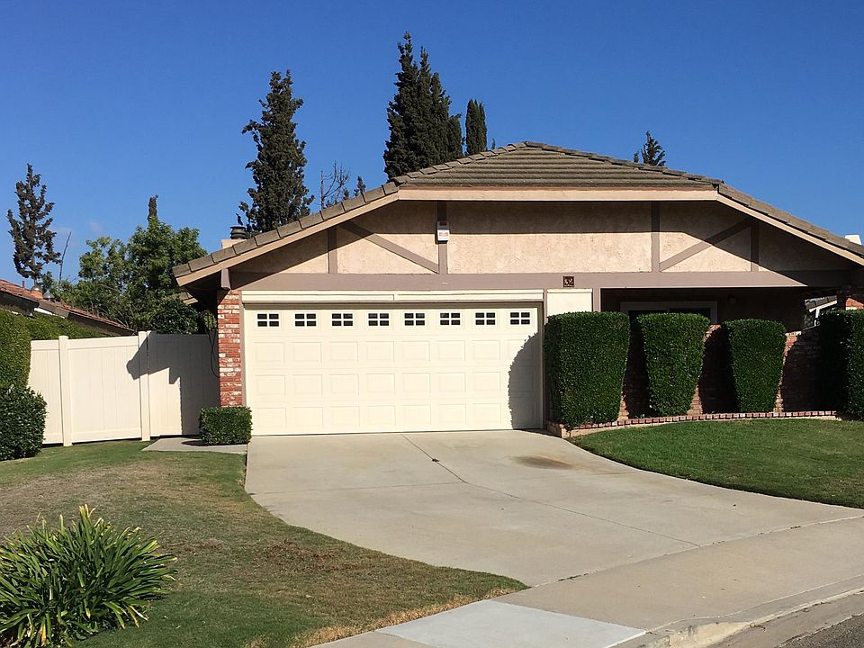 1st image of 32 Ilex Dr