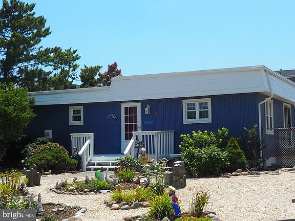 3rd image of 8 Buckingham Ave