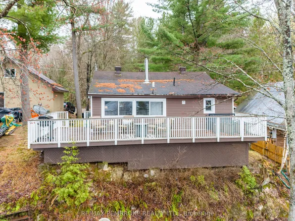 80 Macgregor Bay Trl, Petawawa, ON K8A 8K9