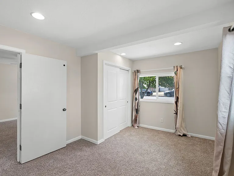5259 N Oberlin St — Photo 15