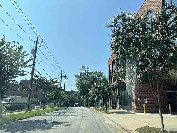 Exterior Neighborhood (street photo)