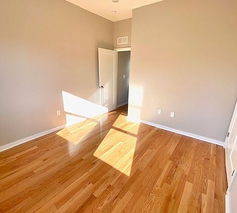 5th image of 1924 W Girard Ave #10747875