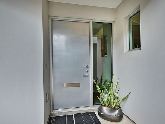 4th image of 4408 Mount Vernon St