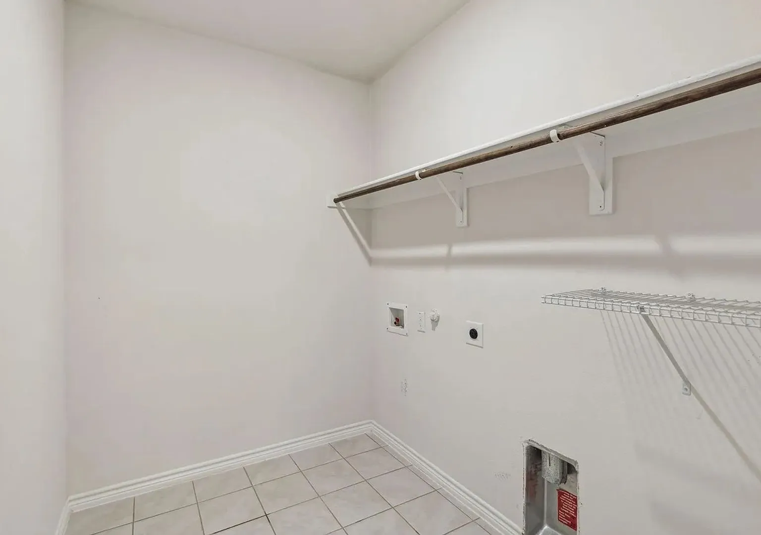 Room in 4 Bedroom Home in Princeton — Photo 3