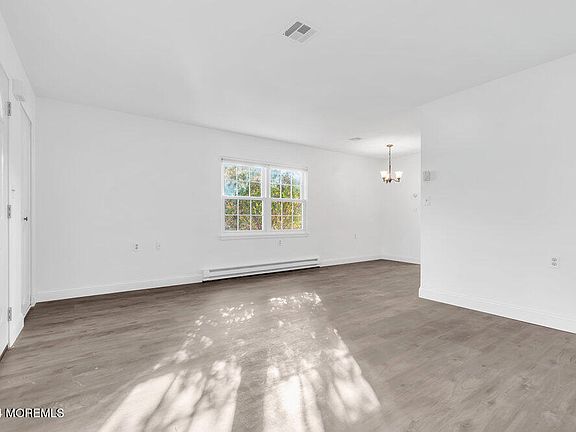 4th image of 1118A Argyll Circle