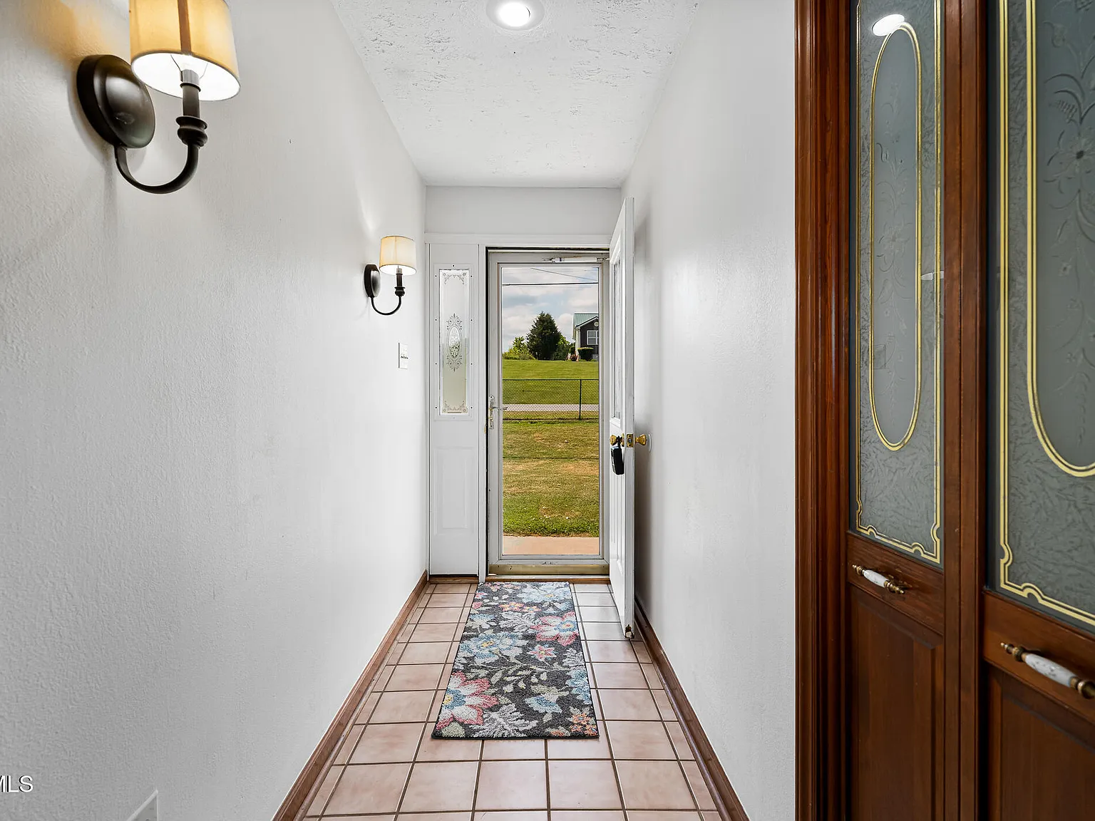 3 bed, 2382 sqft, $2,500 — Photo 4
