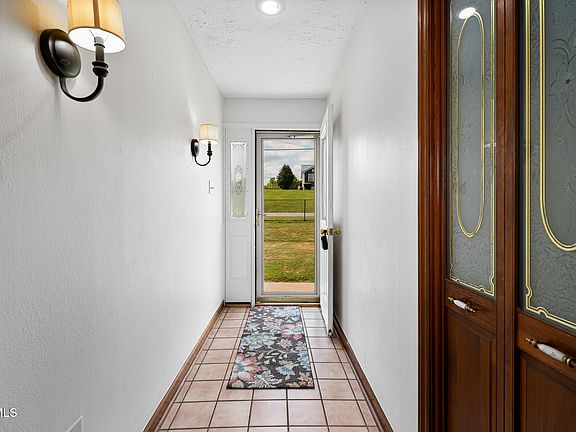 4th image of 248 Lakeview Dr