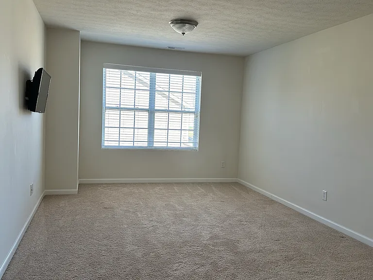 716 Yorkshire Dr — Photo 18
