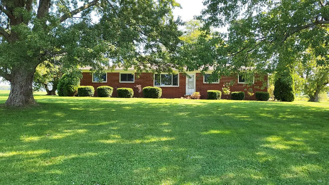 3 bed, 1100 sqft, $1,900 — Photo 1