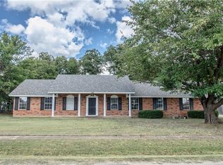 626 E Newberry St, Pilot Point, TX 76258