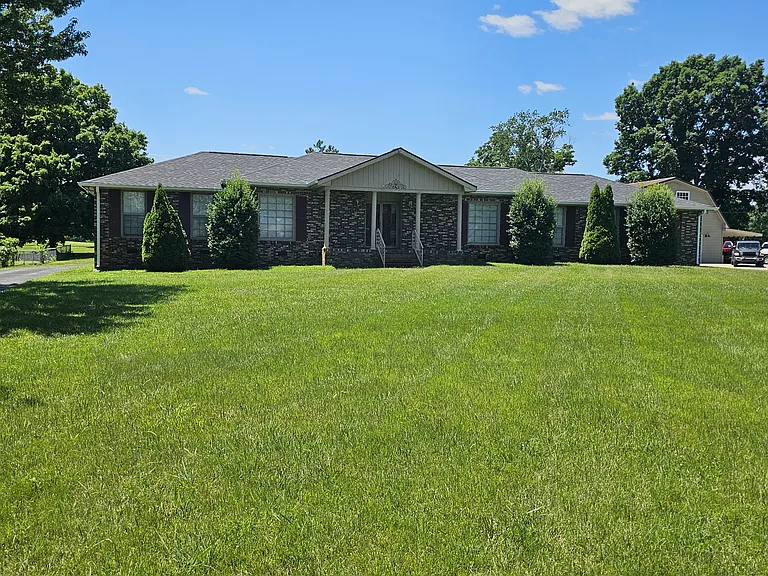 120 Briarwood Dr — Photo 1