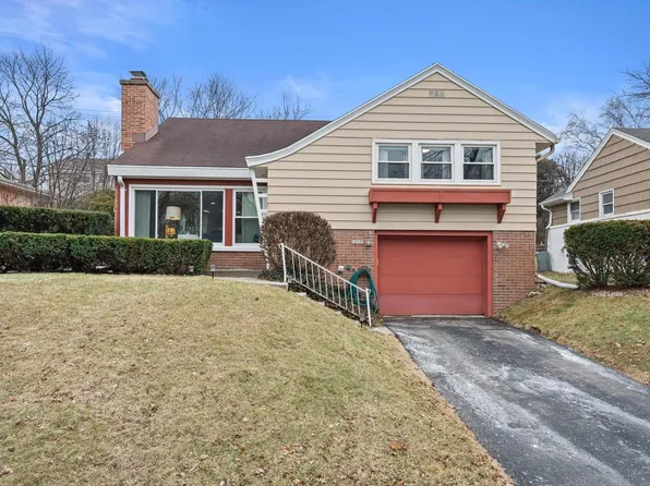 10529 W Grantosa DRIVE, Wauwatosa, WI 53222