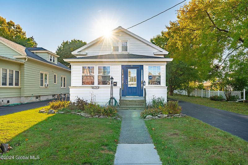 2nd image of 35 Rose Court