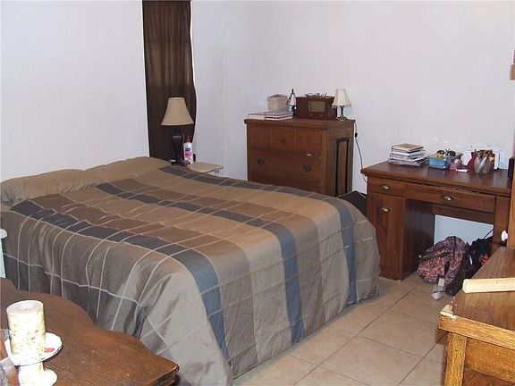 3rd image of 1720 Jenkins Ln