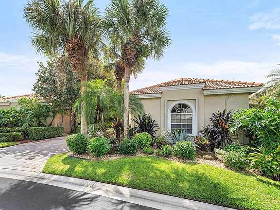 3rd image of 10654 Greenbriar Villa Drive