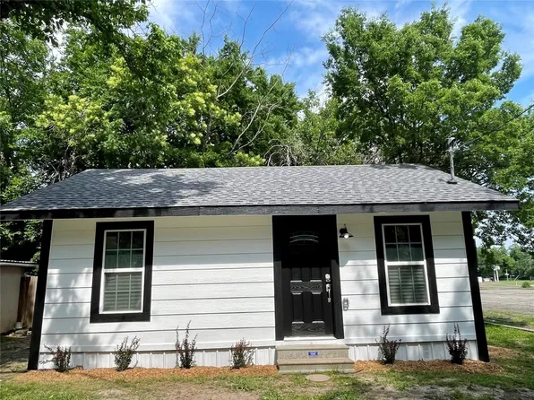 1302 Maloney St, Commerce, TX 75428