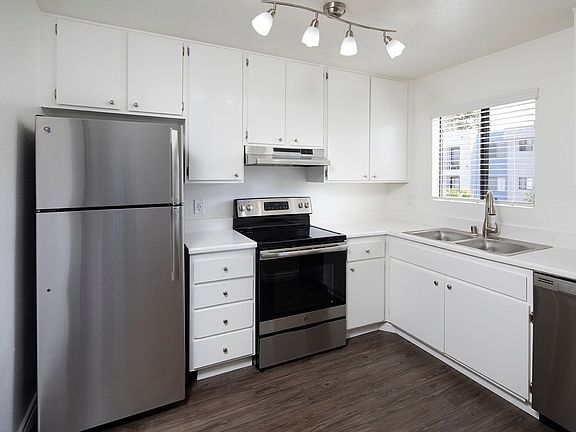 5th image of 2925 Broadway Unit 109