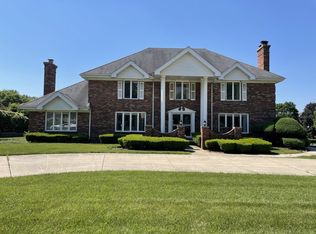 332 Lakewood Cir, Burr Ridge, IL 60527