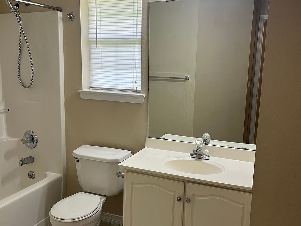 1st image of 401 Niceville Ave #401C