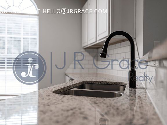 3rd image of 247 Fernwood Dr