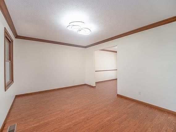2nd image of 827 Quailwood Ct