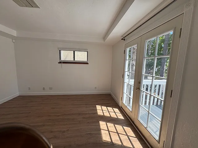406 N Clementine St — Photo 8