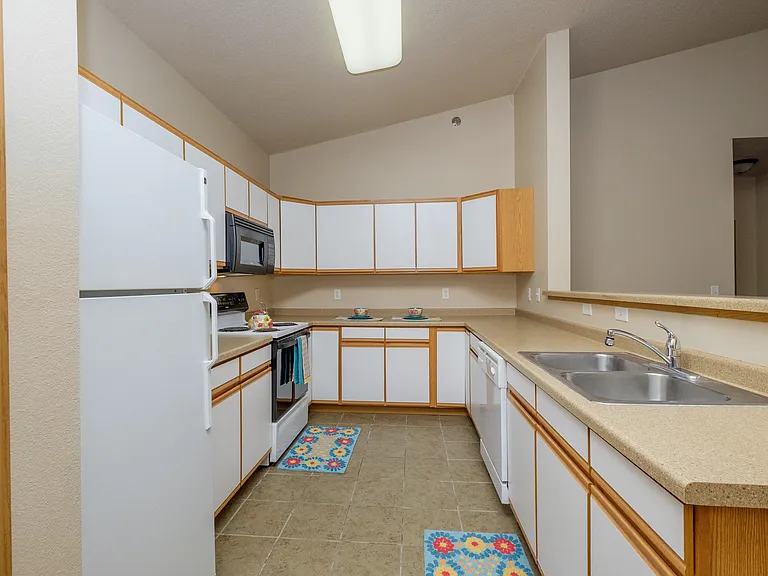 West Fargo, ND West Lake Apartments | Kitchen