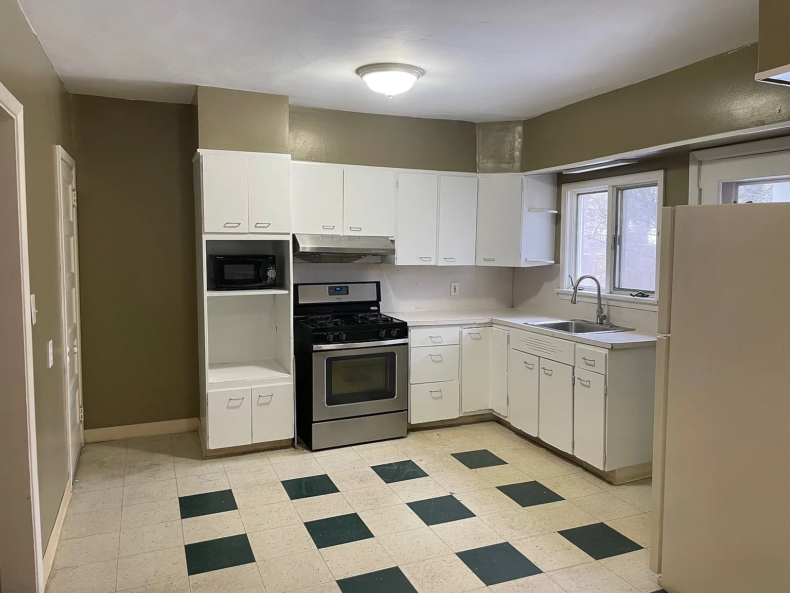 2322 S Overlook Rd — Photo 4