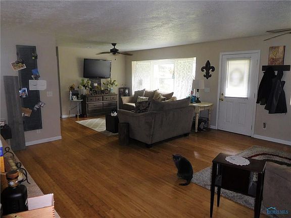 3rd image of 26934 Woodland Ct W