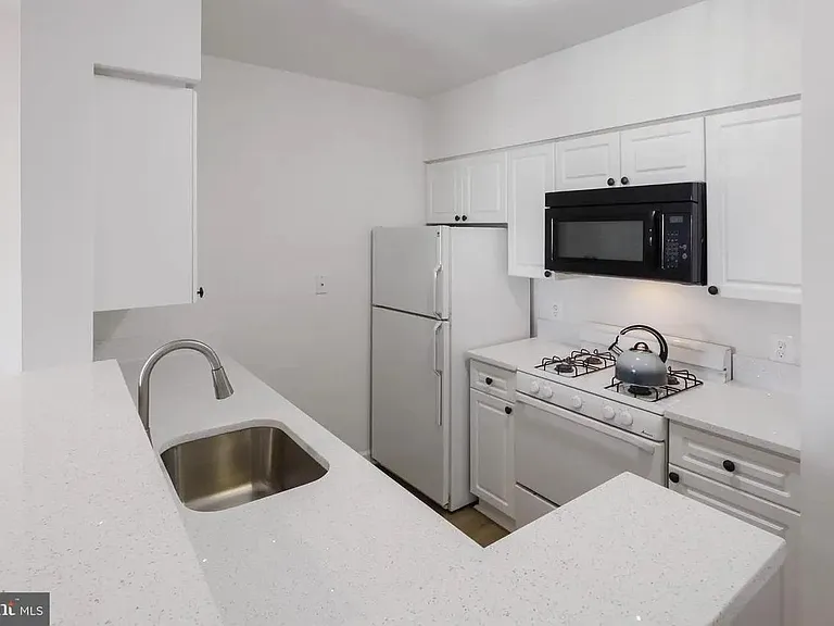 2204 Westcourt Ln #419 — Photo 8