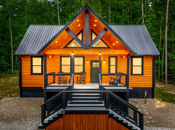 47 Wolfe Lake Spur Rd, Campton, KY 41301