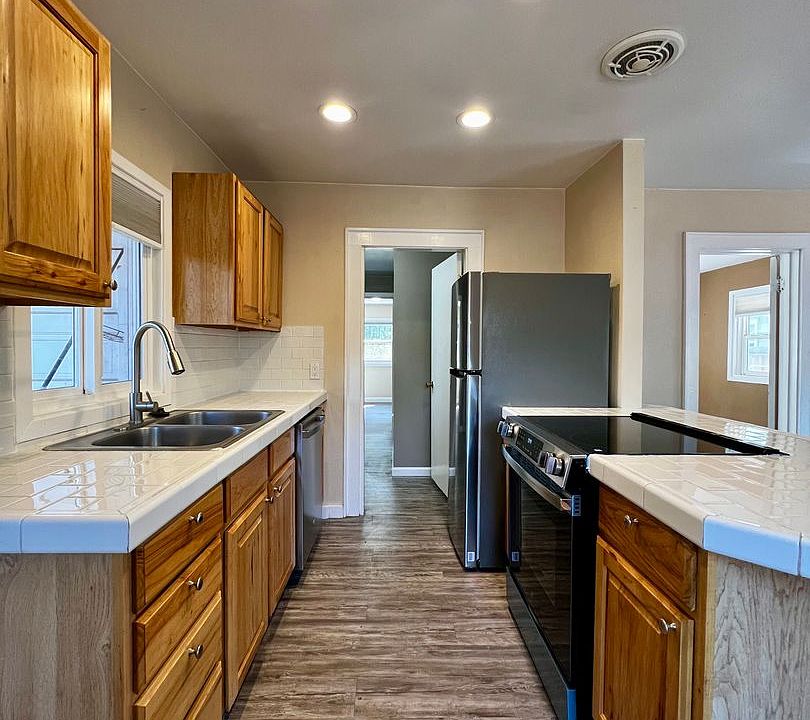 1st image of 418 S 17th Ave