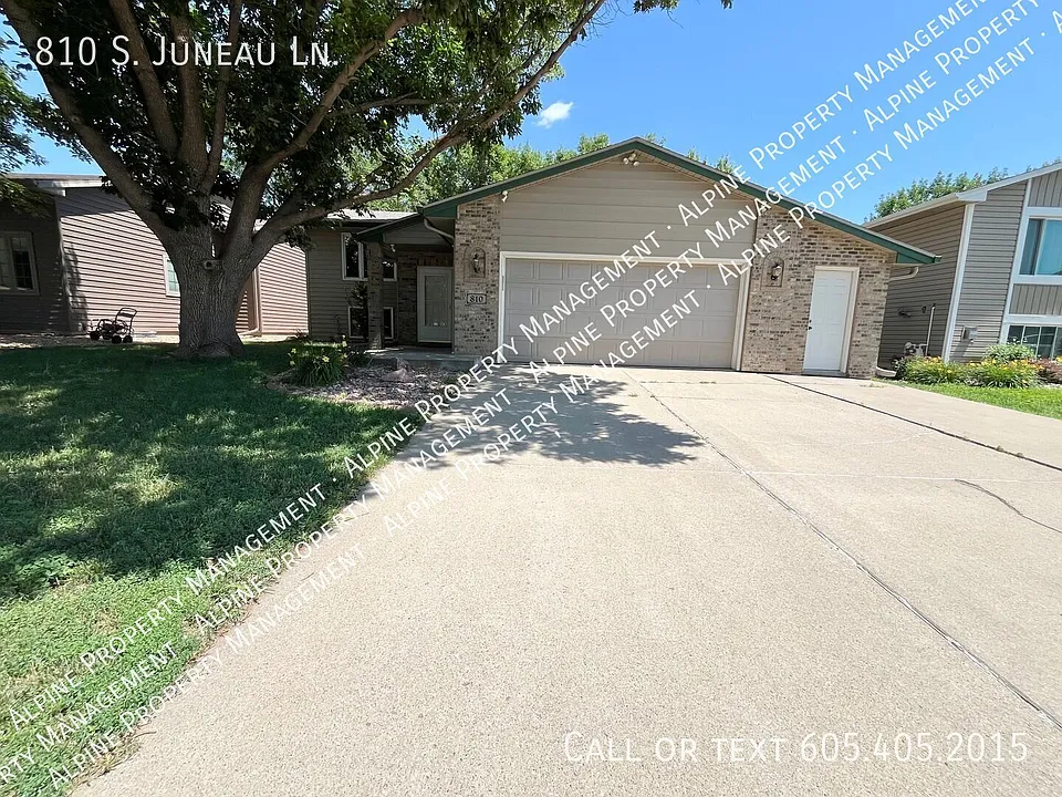 810 S Juneau Ln