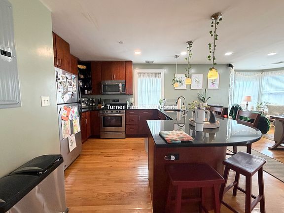 3rd image of 31 Humphreys St #3
