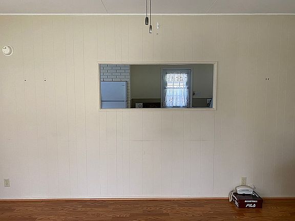 Kitchen towards lr