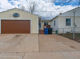 696 S Main Ave, Dickinson, ND 58601