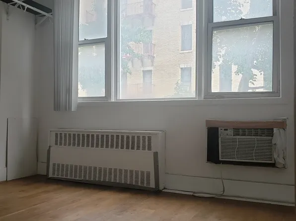 200 East 30th Street image 1 of 8