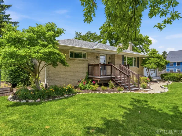 15 S 10th St, St Charles, IL 60174