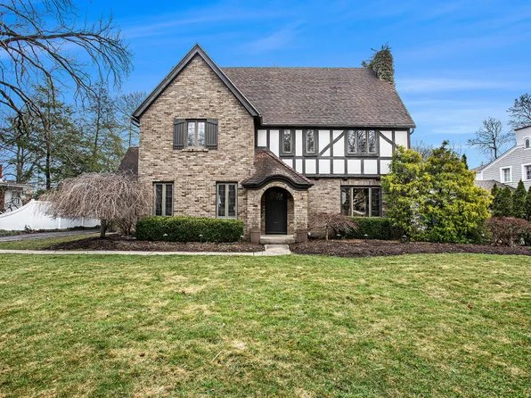 746 San Jose Dr SE, East Grand Rapids, MI 49506