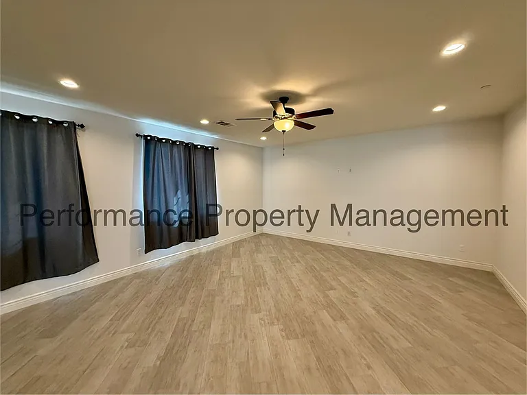 10400 Garden View Ln — Photo 3