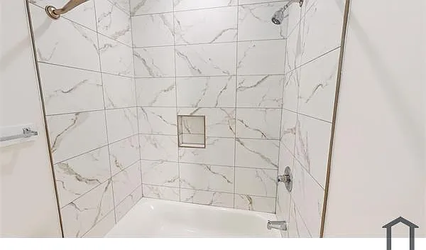 4 bed, $3,998 — Photo 1