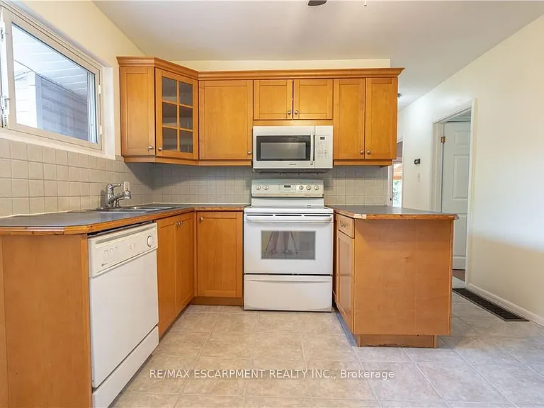 107 W 33rd St #1 — Photo 8