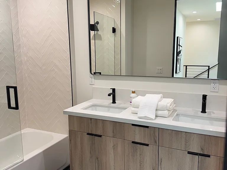 4152 Cahuenga Blvd #9 — Photo 32