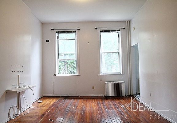 3rd image of 476 Henry St APT 2