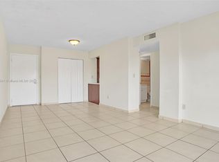 8889 Fontainebleau Blvd APT 401, Miami, FL 33172