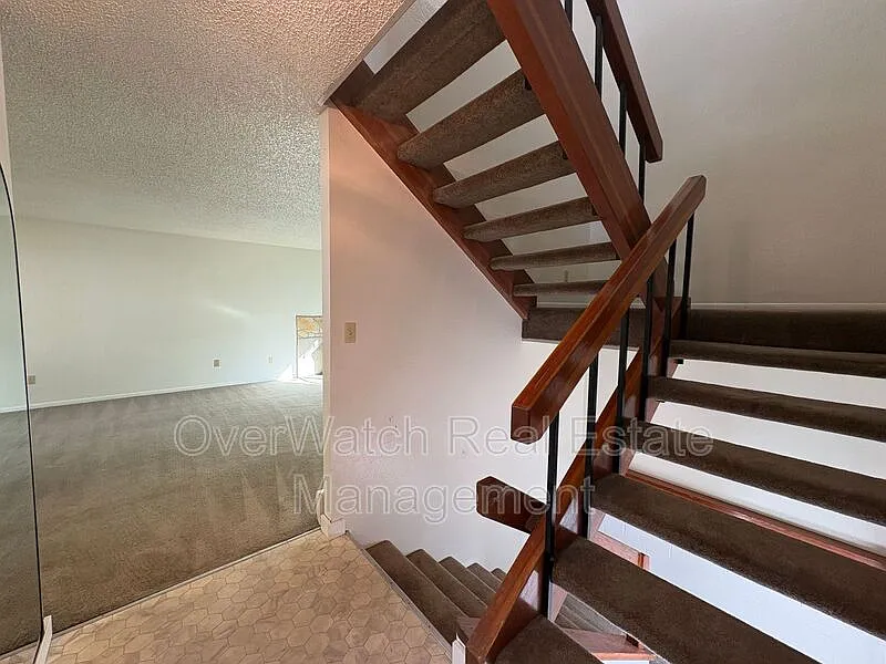 3 bed, 1.5 bath, 1434 sqft, $2,400 — Photo 2