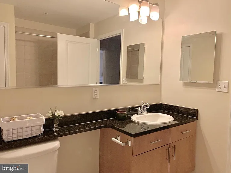 715 6th St NW #205 — Photo 21