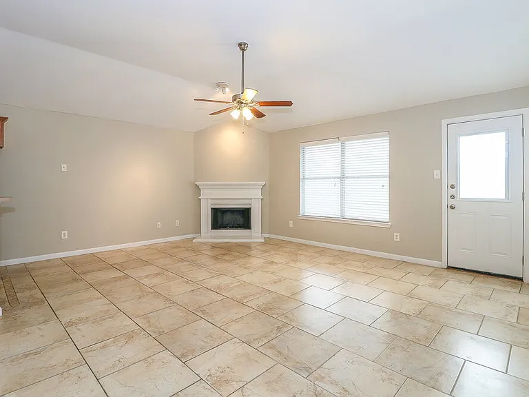 1000 Chelsea Dr — Photo 3